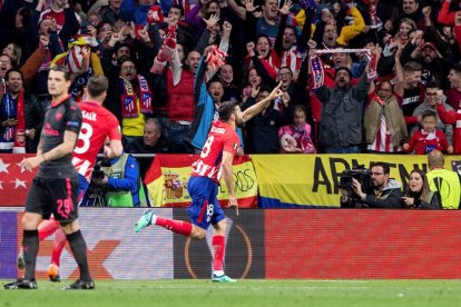 Diego Costa festeja el tanto antes del descanso que sentenció el pase a una nueva final europea.