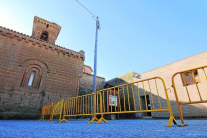 El acceso a la exposición en el cenobio sigue cerrado y vallado.