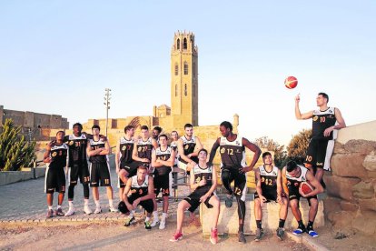 La Seu Vella fue escenario ayer de las fotos oficiales de la temporada del Força Lleida.