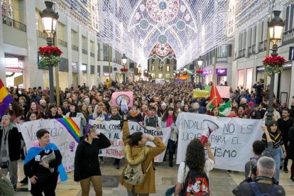 Manifestació ahir pel centre de Màlaga contra la irrupció de Vox al Parlament d’Andalusia.