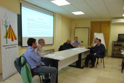 La asamblea en el local social en la plaça Sant Llorenç.