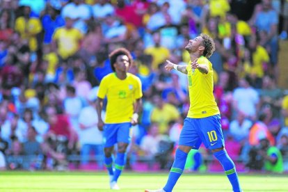 Neymar celebra el gol que anotó ayer en el amistoso de Brasil ante Croacia.