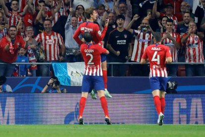 Jugadores del At. Madrid celebran uno de sus goles.