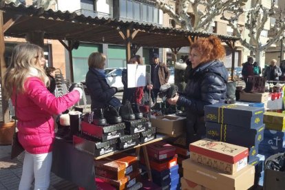 Una de les parades que ahir es van instal·lar al pg. de l’Estació.