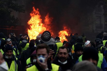 Manifestants amb armilles grogues durant les protestes.