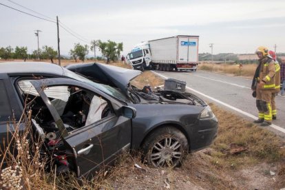 El camió va fer la tisora a la via i va bloquejar la circulació durant prop de tres hores.