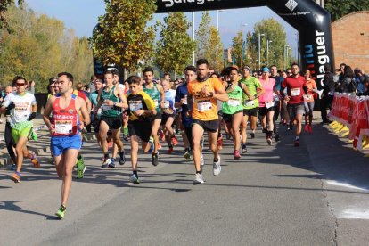 El moment d’una de les sortides de la clàssica carrera d’ahir a Balaguer.