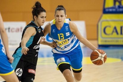 El Cadí La Seu, en foto del partido de la primera vuelta, no falló en la pista del colista Estudiantes.