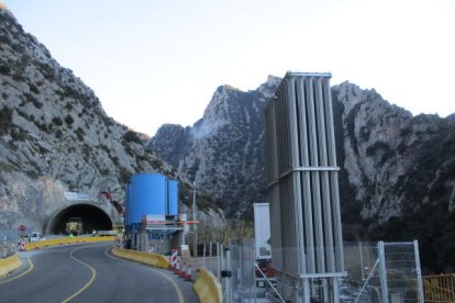 La planta de tractament d'aigües que s'ha muntat a la boca sud