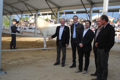 Las autoridades, en la nueva pista de doma. 