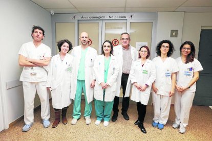 Equipo multidisciplinar  -  El equipo está formado por Jordi Escoll, Jose Enrique Sierra, María Rufas, Carlos Cerdan y Núria Mestres, cirujanos; Ingrid Penagos y Estefania Vall, anestesistas; Cristina Moreno y Cristina Domínguez, nutricionistas ...