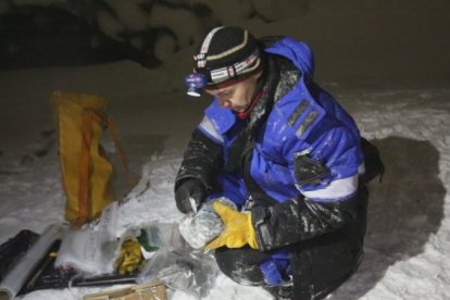 Yamal treballa en un experiment a la península de Samples.