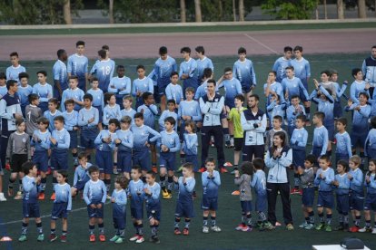 Una vista de la presentación que tuvo lugar ayer en el campo de fútbol del Camp Escolar.