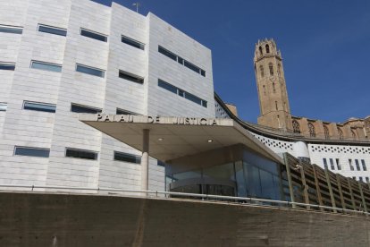 Vista de la entrada a la Audiencia Provincial de Lleida. 