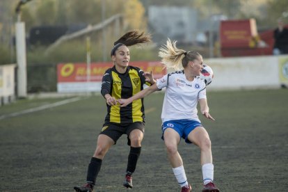 Una acció del partit d’ahir entre l’AEM i el Mallorca Toppfotball.