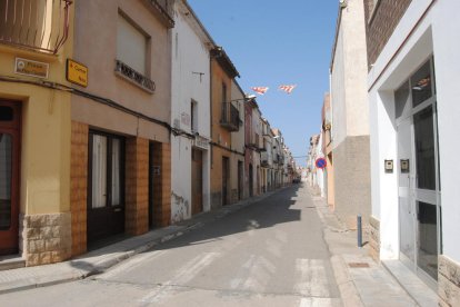 Obras en el carrer Nou  -  El consistorio adjudicará en breve la reforma del carrer Nou con la previsión de que esté lista antes de terminar el año. La reforma, con un presupuesto de 375.000 euros, se llevará a cabo por tramos y tendrá como o ...