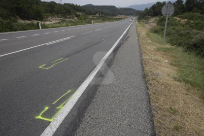 El lloc on s'ha produït la sortida de via del turisme.