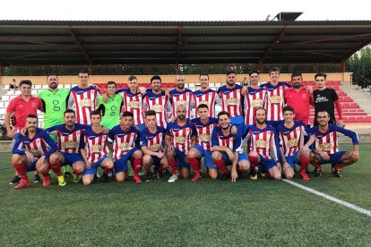 Plantilla con la que el Agramunt espera consolidarse esta temporada en la Segunda Catalana, a la que llega como campeón en Tercera.