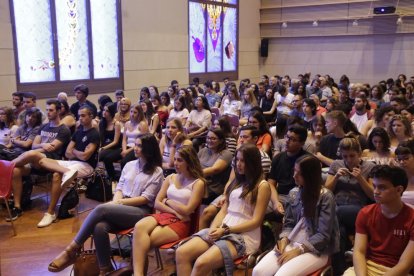 Alumnos de primero en la inauguración del curso universitario.