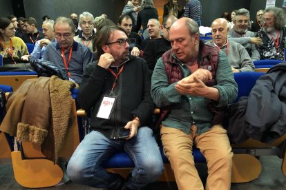 El secretario general de la UGT en Catalunya, Camil Ros (i), ayer, en el Comité Territorial de Lleida.