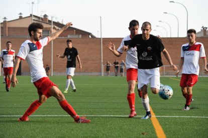 Una acción del partido de ayer entre el Linyola y el Alpicat.