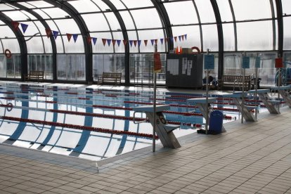 La situació de la piscina ha generat queixes a Balaguer.