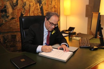 Torra desbloquea el Govern y sustituye a los consellers en prisión y huidos