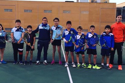 En la imagen, los representantes de los equipos de Alcarràs y Balaguer.