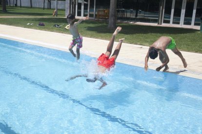 Obren les piscines d’Agramunt i Tàrrega a l’espera de la calor