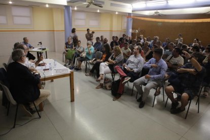 El alcalde se reunió ayer con vecinos de la Mariola.