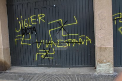 Les pintades, al carrer Boqué, van aparèixer ahir.