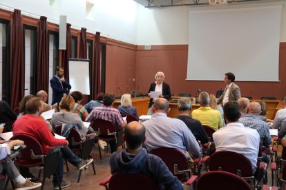 Reunió dels alcaldes amb representants de l’adjudicatària.