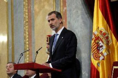 Felipe VI dice que su padre impulsó la democracia