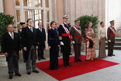 Letizia y Felipe VI con los reyes eméritos y Mariano Rajoy y María Dolores de Cospedal, entre otros.