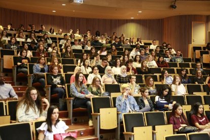 Imagen de archivo de alumnos en el campus de Cappont.