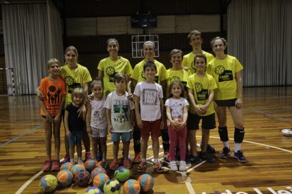 A l’Handbol Pardinyes coincideixen cinc jugadores que han tornat a competir després de ser mares.