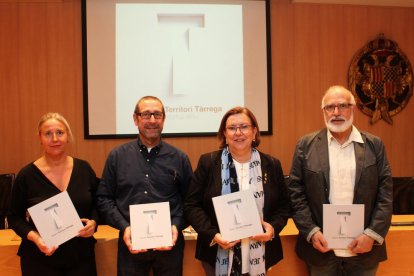 Presentación del libro gráfico, ayer en el ayuntamiento de Tàrrega.