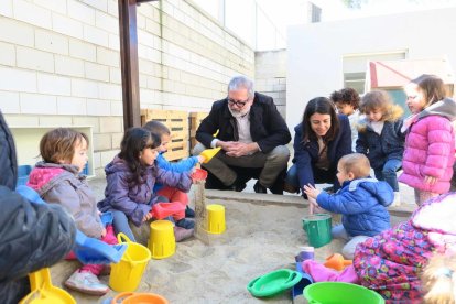 Larrosa i Salmeron, en la visita a les noves instal·lacions de l’escola bressol de la Bordeta.