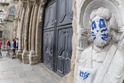 Imatge de la pintada que va aparèixer ahir a la catedral.