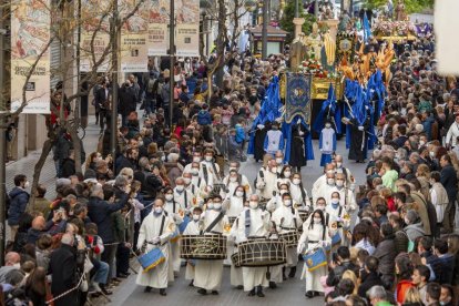 Un miler de participants entre les vuit confraries, penitents i bandes