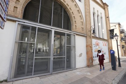 El Mercat del Pla fa més de deu mesos que està amb les portes tancades.