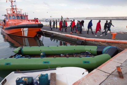 Imatge de l’arribada d’immigrants al port de Motril (Granada).