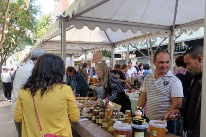 Una de les parades del mercat de productes agroalimentaris.