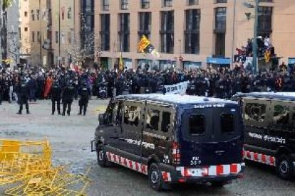 El PSC dóna suport als Mossos i veu 