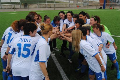 El equipo de madres del Mollerussa que se ha convertido en la gran atracción en la capital del Pla d’Urgell.