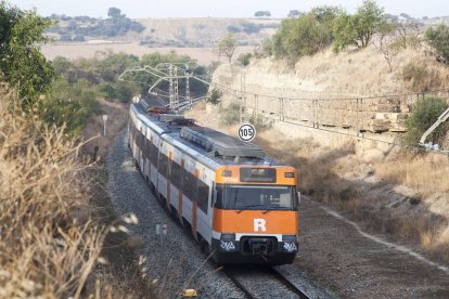 El tren de la línia de Manresa, aturat aquest dilluns al matí a l'altura de la