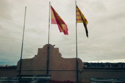 Polémica por no reponer la bandera de la ciudad