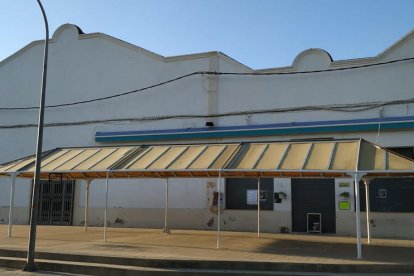 El edificio de la Sociedad Cultural Recreativa L’Ateneu, en la céntrica plaza Planell. 