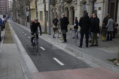 Larrosa ha visitado el carril bici y el nuevo giro a la izquierda en la Rambla de Aragón.