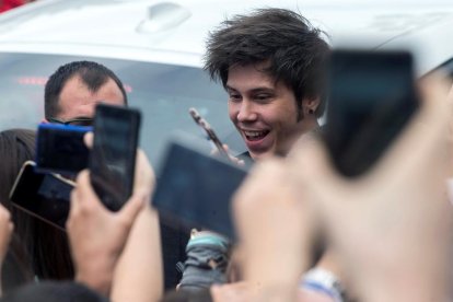 El Rubius, fotografiado ayer por multitud de móviles en Sitges.